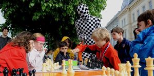 Bernadette und Georg spielen um den Pokal